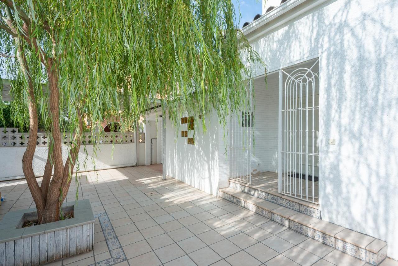 Villa Requesens On Canal 엠푸리아브라바 외부 사진