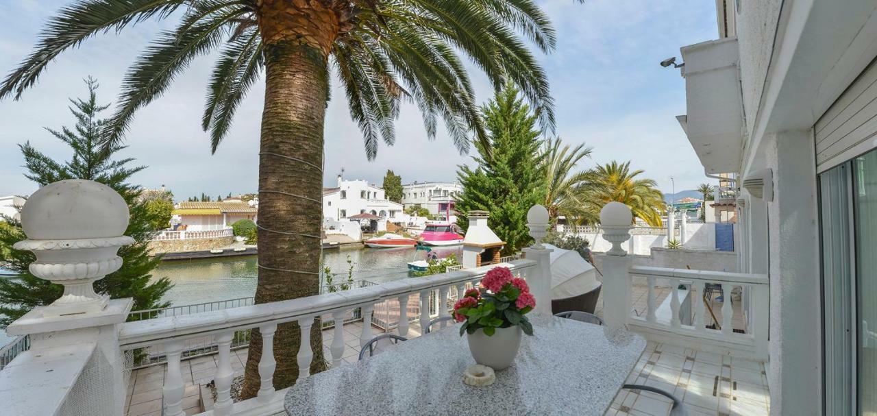 Villa Requesens On Canal 엠푸리아브라바 외부 사진