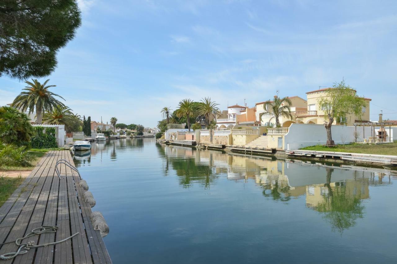 Villa Requesens On Canal 엠푸리아브라바 외부 사진