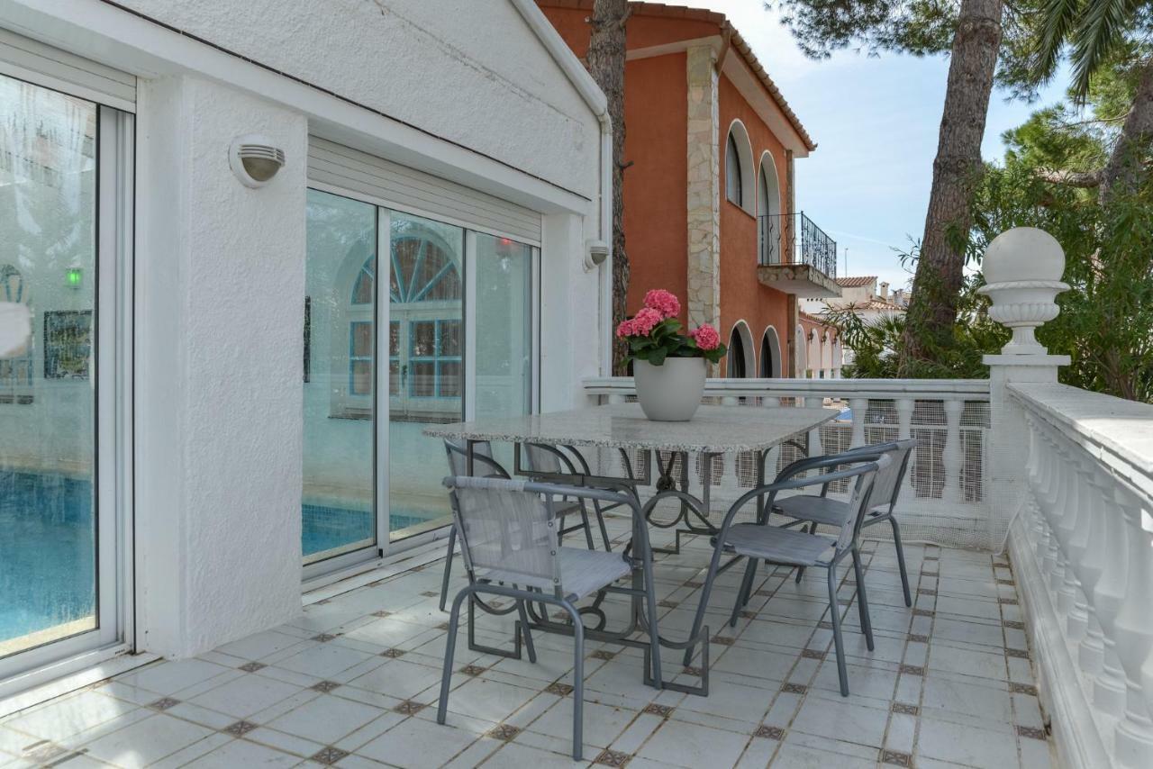 Villa Requesens On Canal 엠푸리아브라바 외부 사진